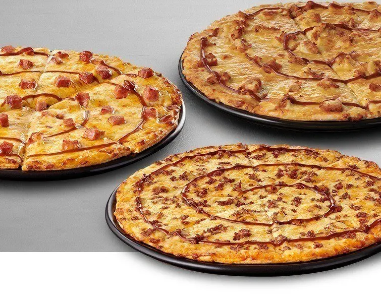 3 Large pizzas on black plates
